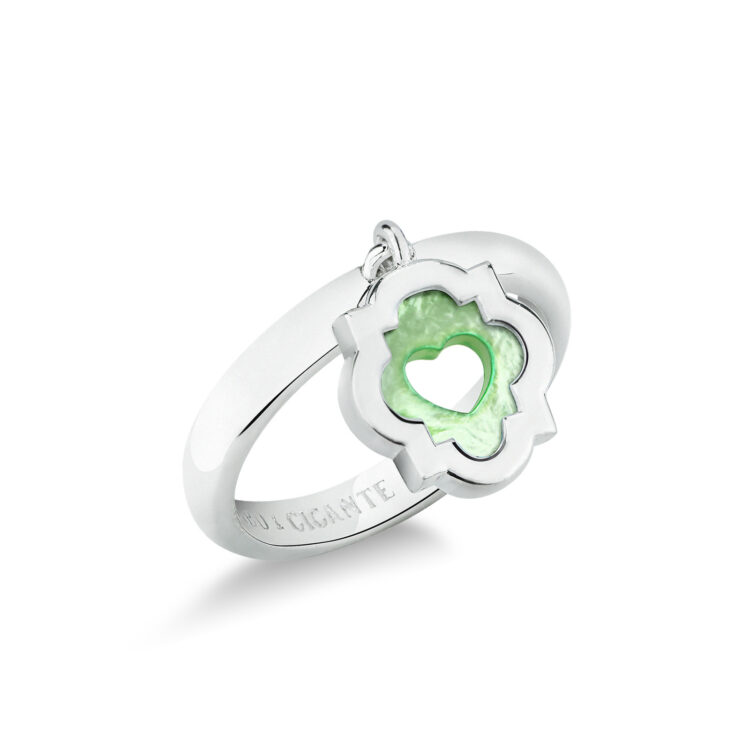 Anello con ciondolo pendente scudo simbolo cuore verde