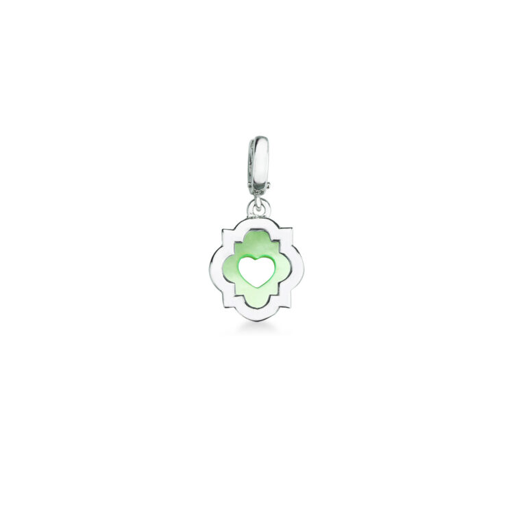 Charm scudo simbolo cuore in argento e madreperla verde